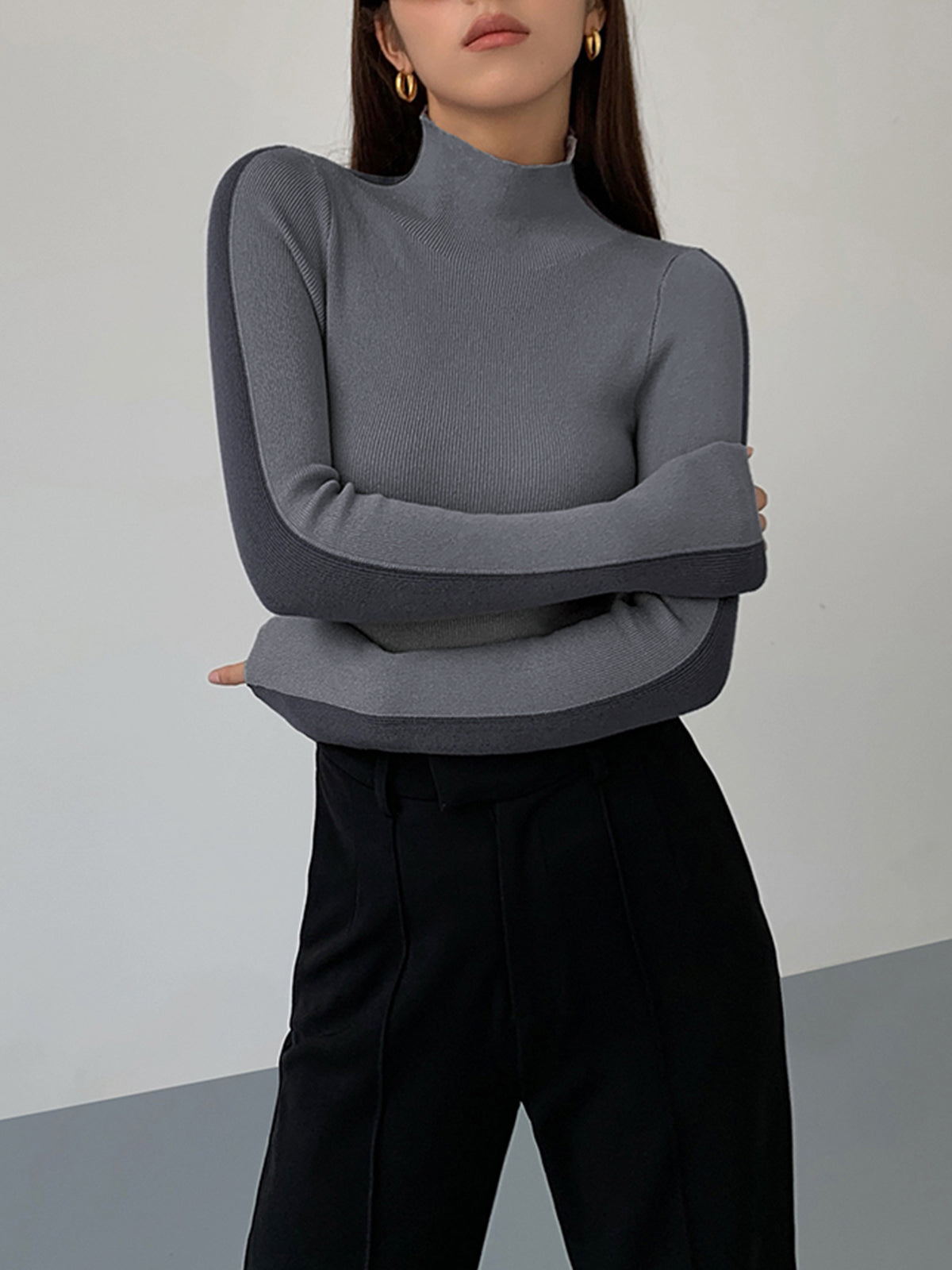 Women's knitted top with long sleeves