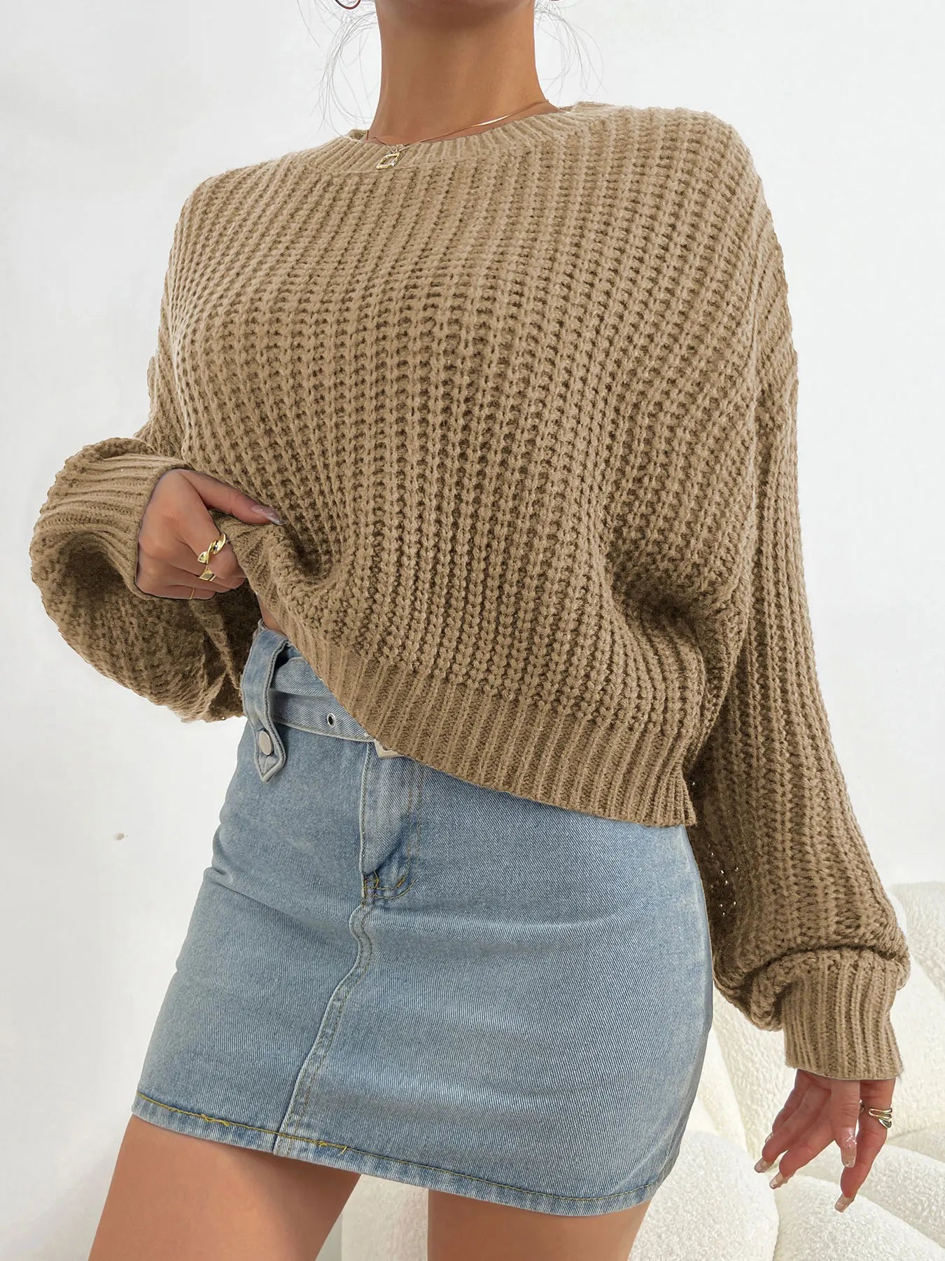 Women's sweater with batwing sleeves and round neckline