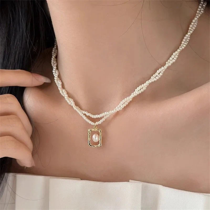 Double-layer necklace for women with imitation pearls and magnetic clasp
