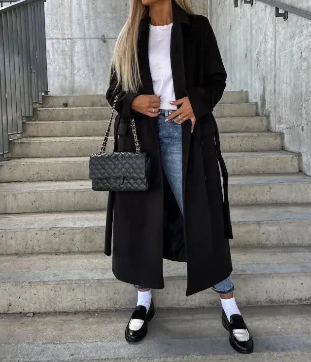 Double-Breasted Winter Coat for Women – Elegant & Structured