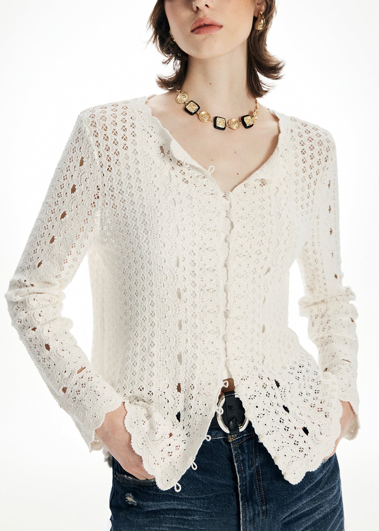 Élégant cardigan beige à col rond et ajouré en tricot pour l'automne - TrendAura