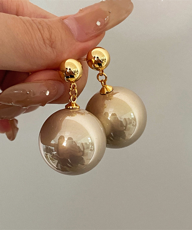 Boucles d'oreilles pendantes élégantes en métal doré et perles de couleur champagne - TrendAura