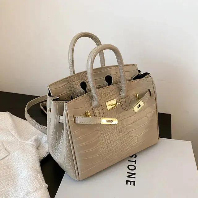 Elegant Handbag for Women – Spacious & Versatile Design