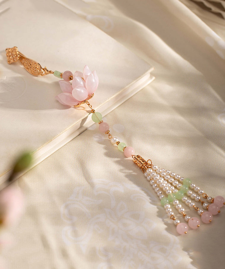 Broches élégantes en alliage rose, perles et pompons en forme de lotus - TrendAura