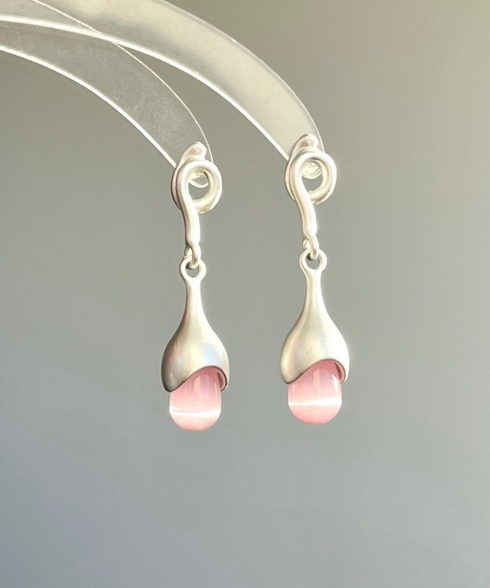 Boucles d'oreilles pendantes élégantes en argent sterling rose avec pierre œil de chat - TrendAura