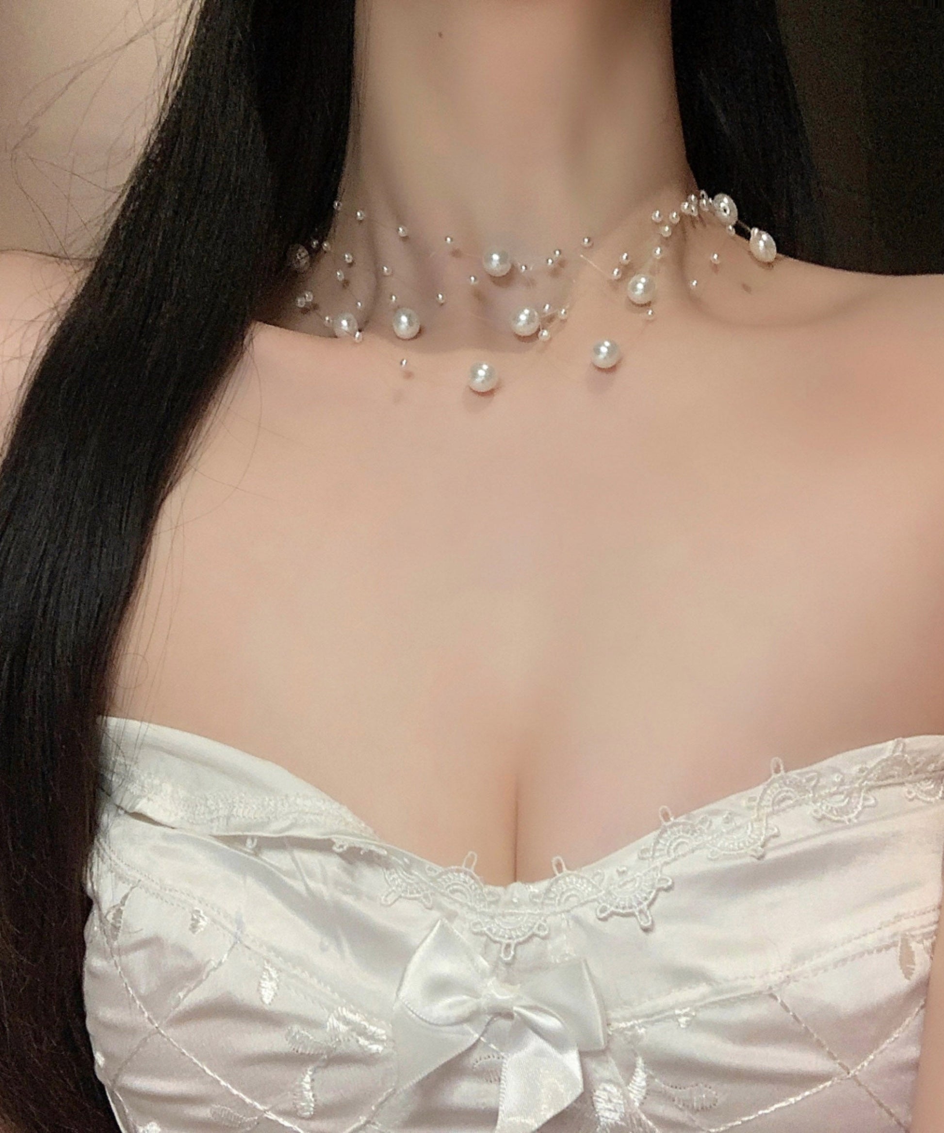 Collier élégant en alliage blanc multicouche avec perles et ciel étoilé - TrendAura