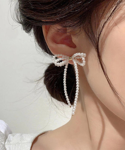 Boucles d'oreilles pendantes élégantes en alliage blanc avec perles et pampilles papillon - TrendAura
