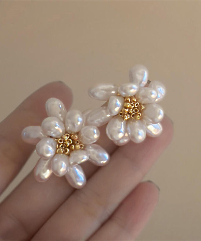 Boucles d'oreilles à tige élégantes en alliage de cuivre blanc avec perles florales - TrendAura