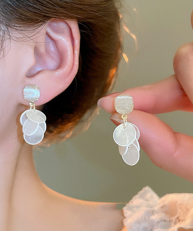 Boucles d'oreilles pendantes élégantes en cuivre blanc avec pierre œil de chat et coquillage - TrendAura