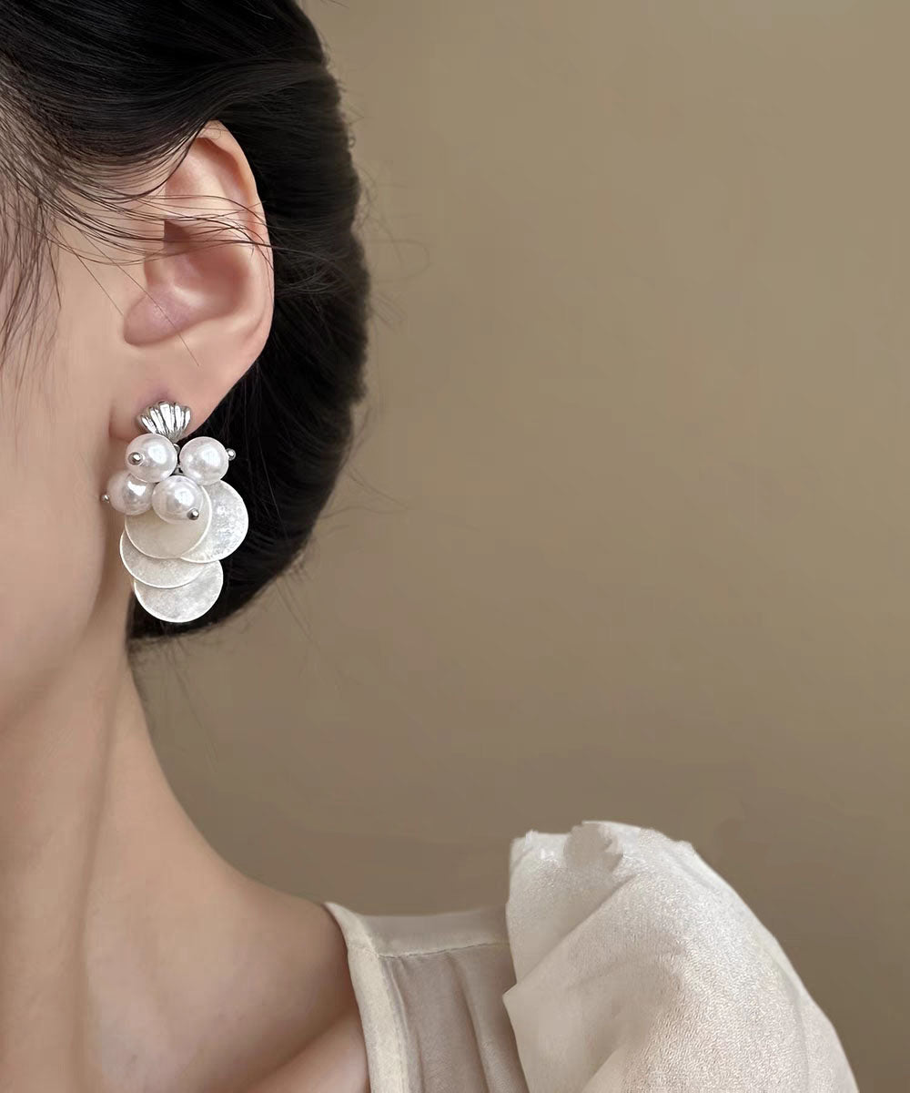 Boucles d'oreilles élégantes à pampilles en alliage d'argent sterling blanc, nacre et perles, avec pompon. - TrendAura
