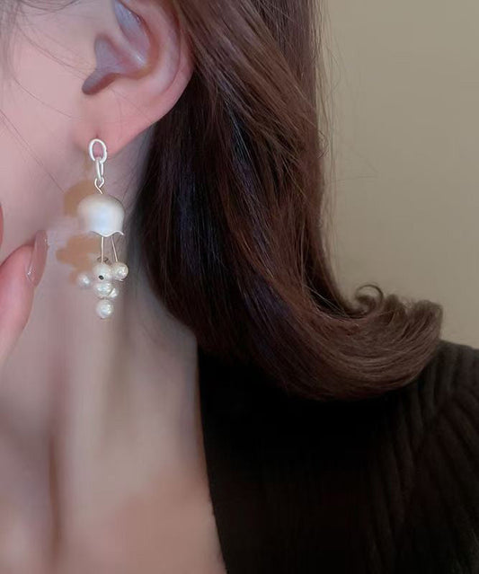 Boucles d'oreilles pendantes élégantes en argent sterling et perles de muguet blanches - TrendAura
