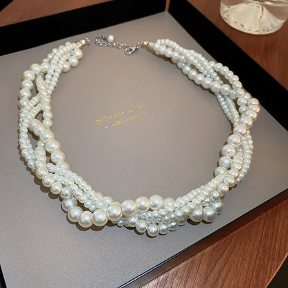 Elegant choker necklace with pearls in Korean design – geometric accessory for weddings and special occasions