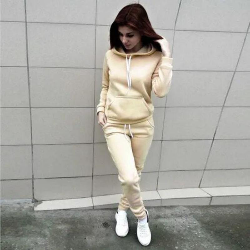Elegant retro tracksuit for women