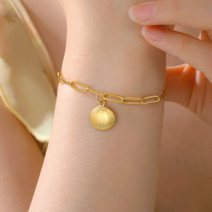 Elegant women's bracelet made of stainless steel with shell pendant in color