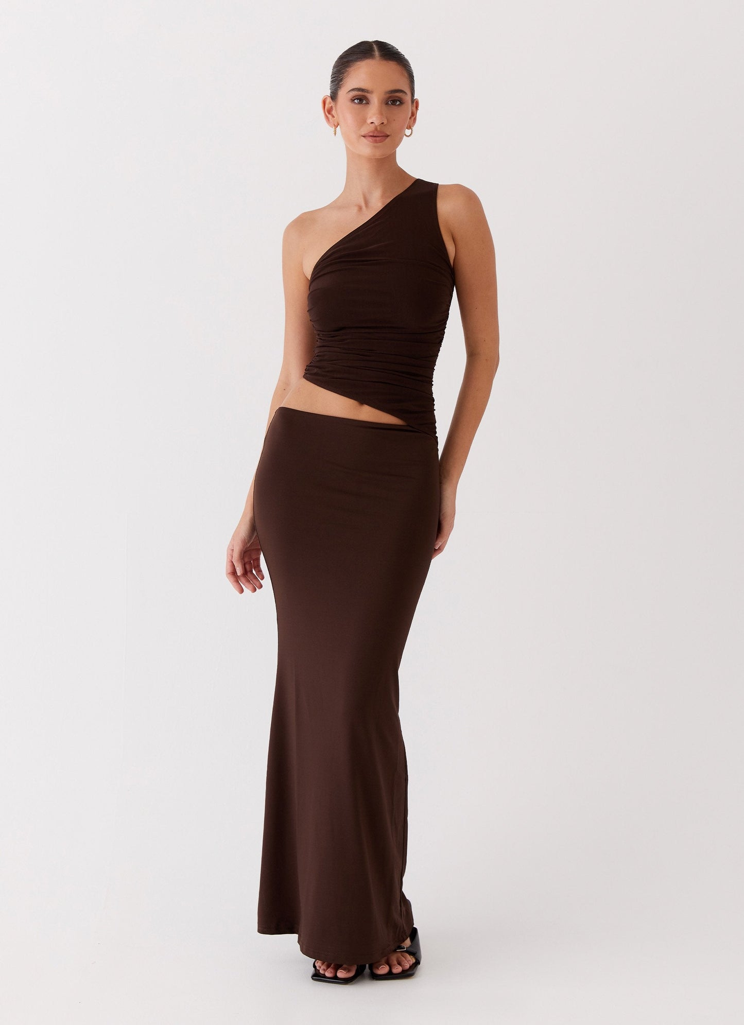 Elegant maxi dress with asymmetrical neckline