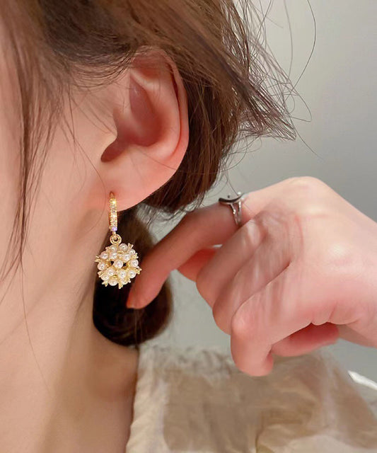 Boucles d'oreilles pendantes tendance en or, cuivre et zircons sphériques - TrendAura