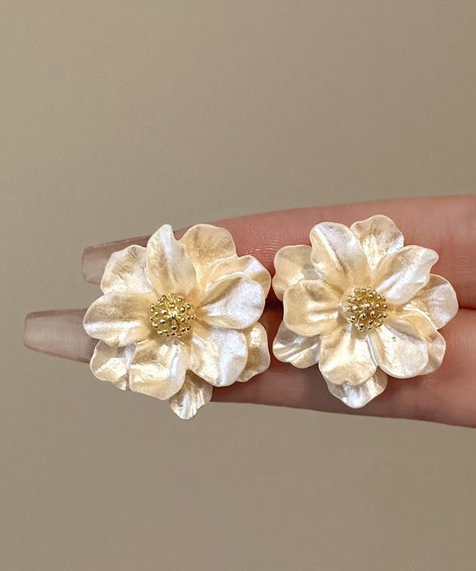 Boucles d'oreilles à tige en alliage de cuivre beige et acrylique, motif fleur de camélia, élégantes et tendance - TrendAura