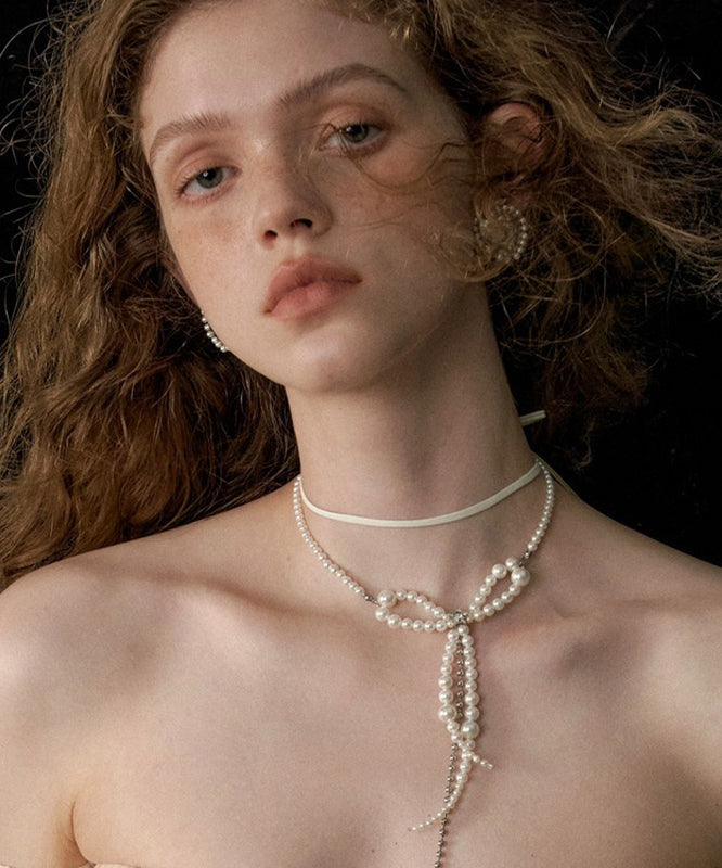 Collier à double pendentif en alliage blanc avec nœud en perles et pompon - TrendAura