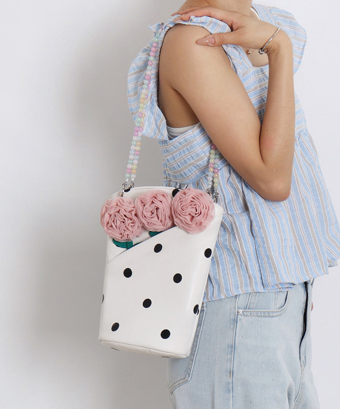Sac seau tendance en similicuir blanc à imprimé floral - TrendAura