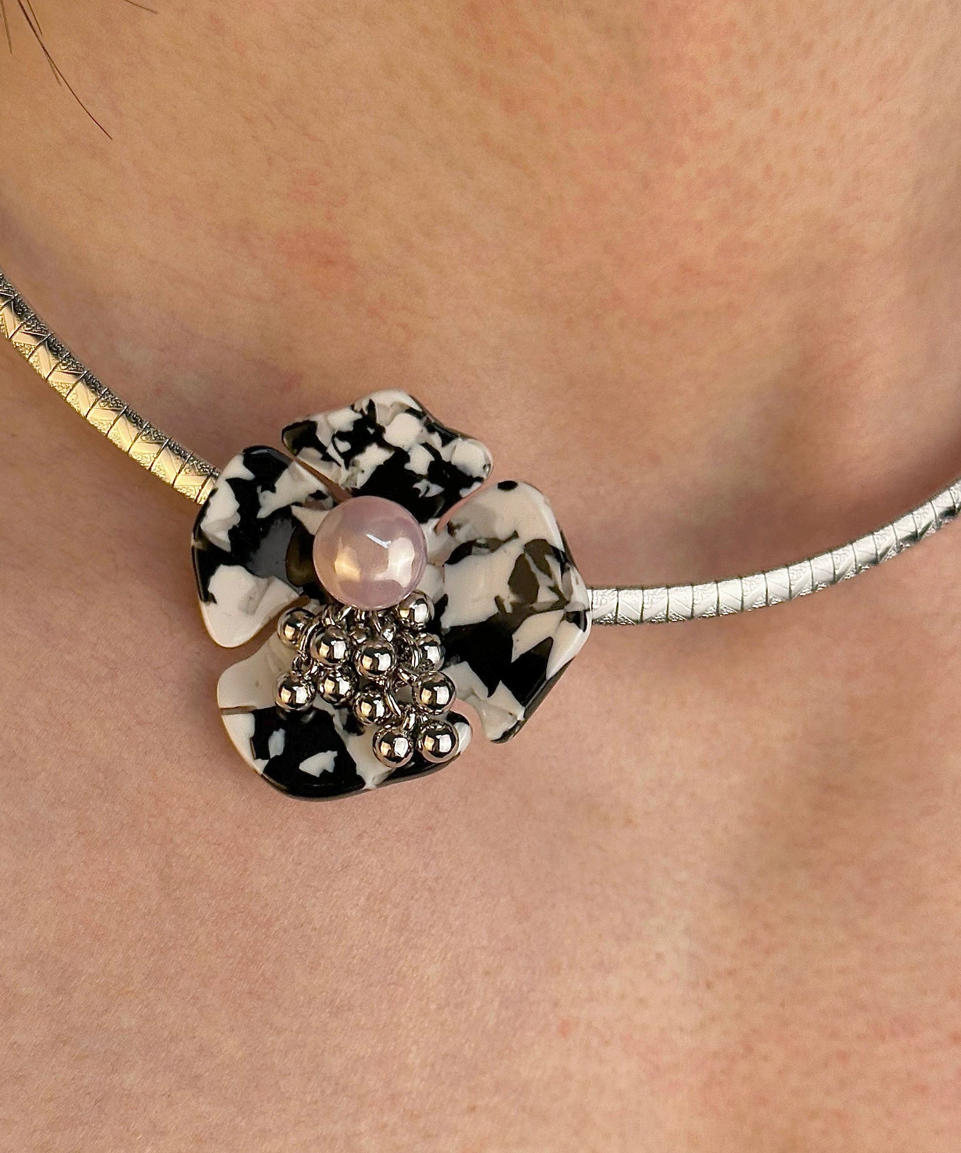 Collier princesse floral en acier inoxydable noir fin - TrendAura