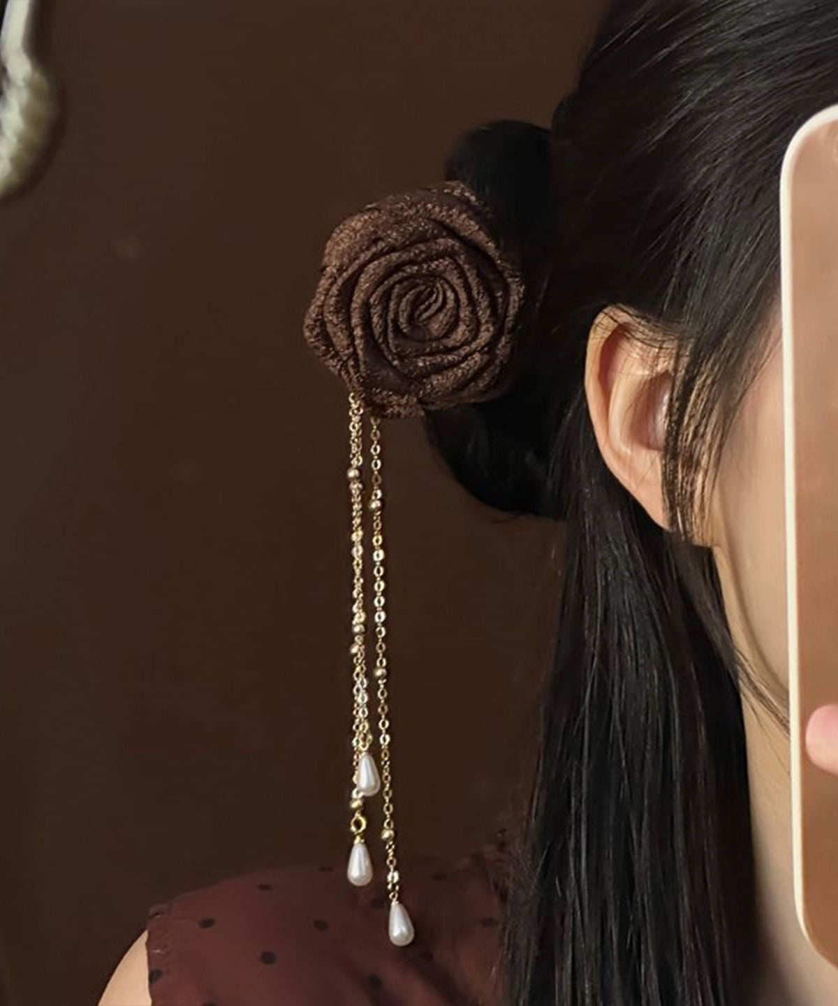 Épingle à cheveux à pompon en bois et perles de café fin - TrendAura
