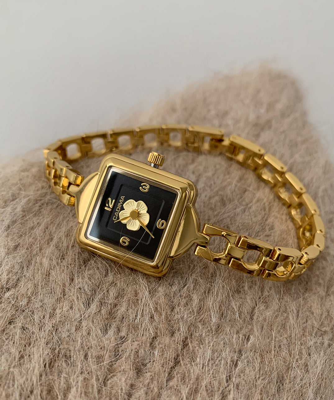Montre en verre trempé à chaîne carrée en métal doré fin Camélia - TrendAura