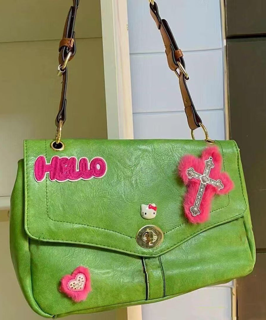 Sac à main en similicuir à broderies vertes fines et duveteuses - TrendAura
