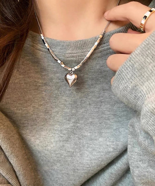 Collier pendentif amour en acier inoxydable et soie fine - TrendAura