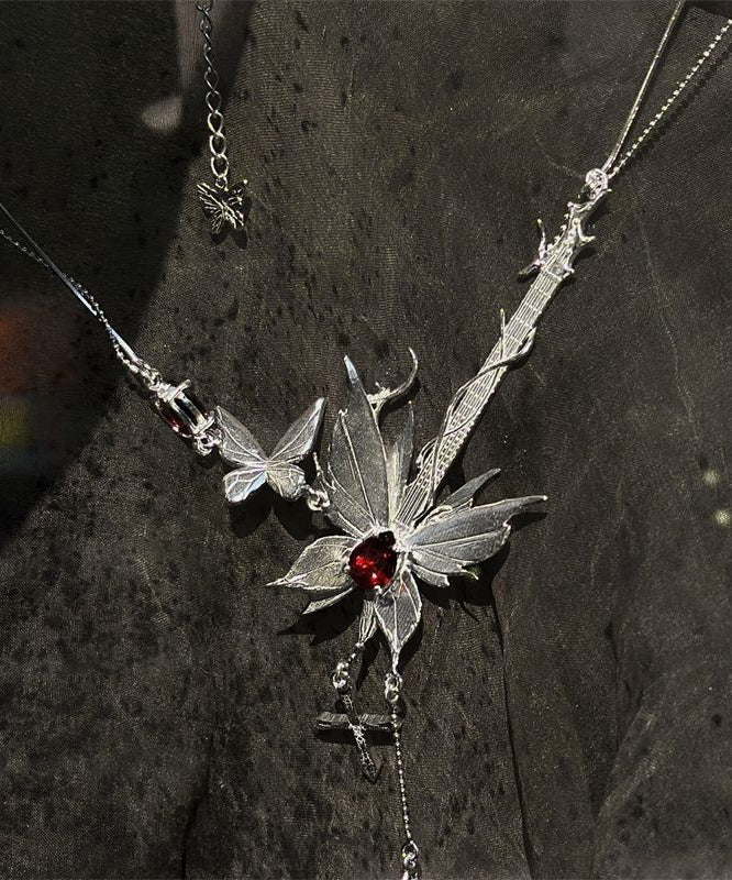 Collier avec pendentif papillon en argent sterling et pierre précieuse en soie fine - TrendAura