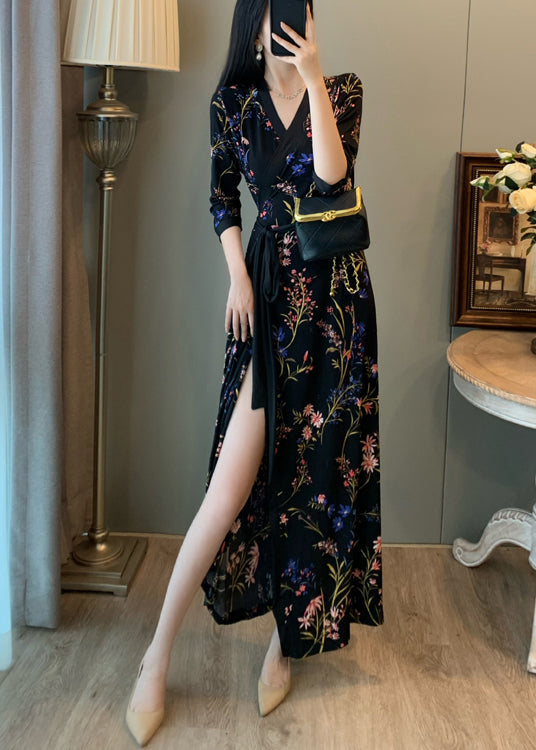 Robe longue noire ajustée à imprimé tunique et ouverture latérale pour l'été - TrendAura