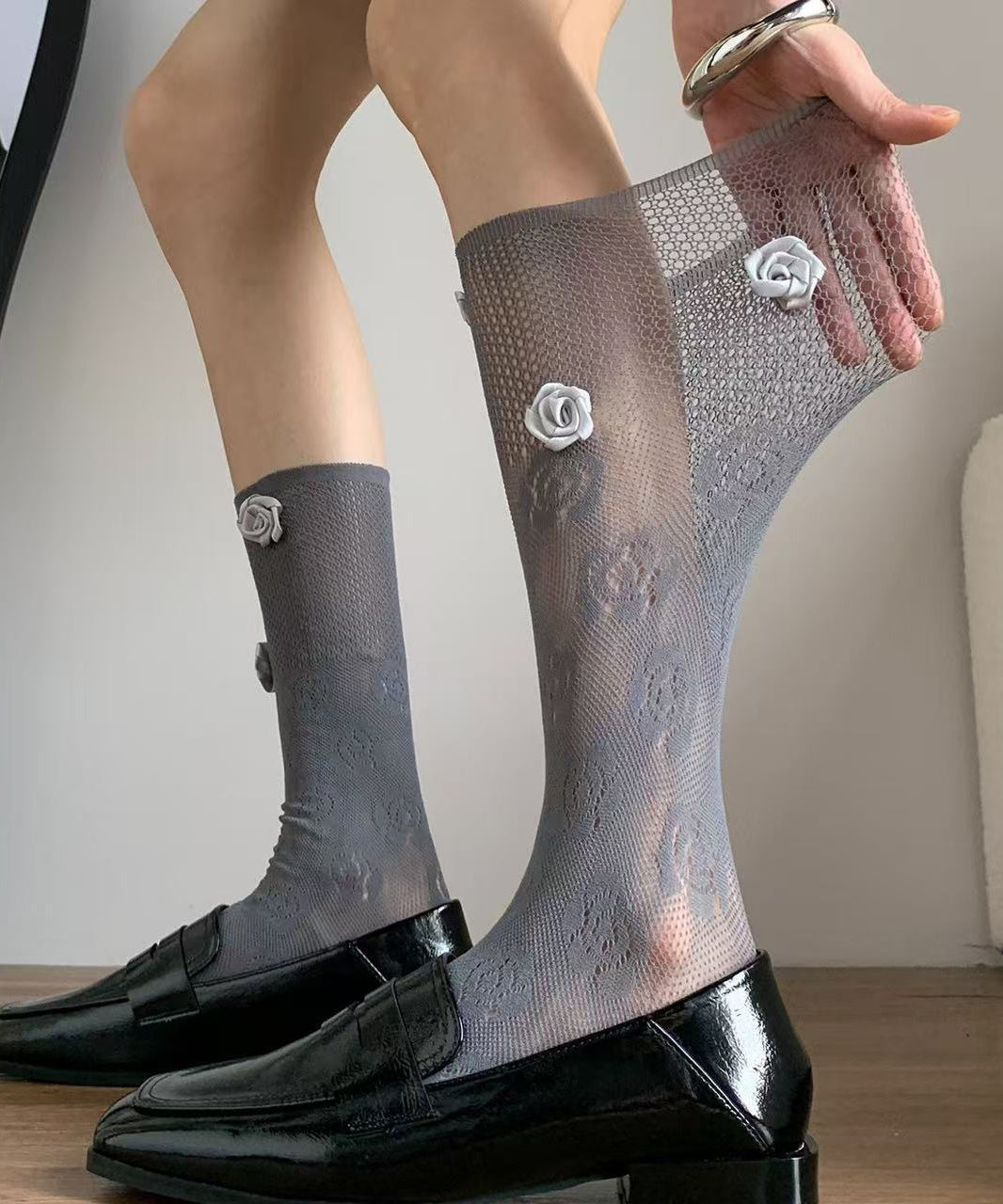 Chaussettes montantes en dentelle ajourée respirante à motif floral rose, style français - TrendAura