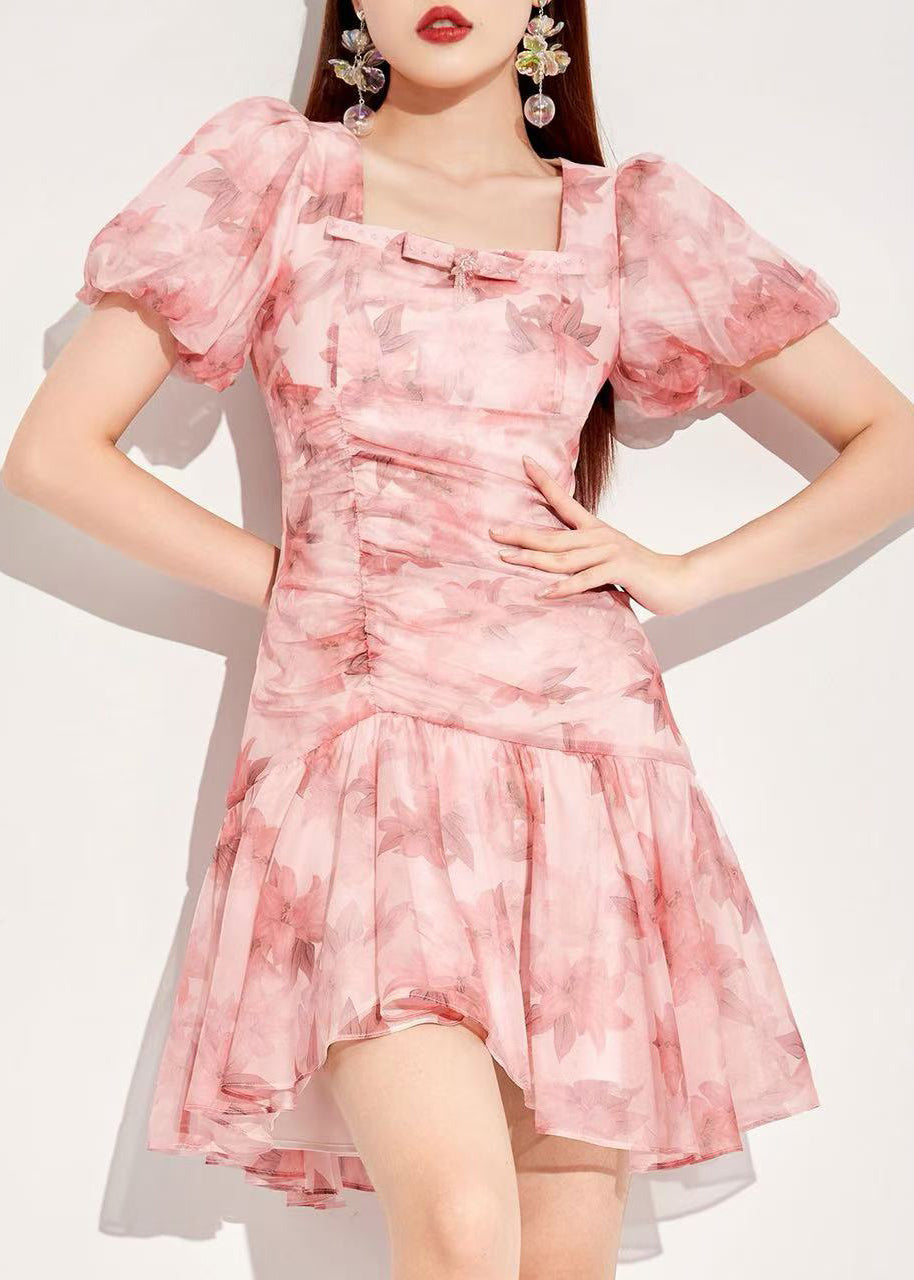 Robe en mousseline à imprimé asymétrique rose à col carré et manches bouffantes - TrendAura