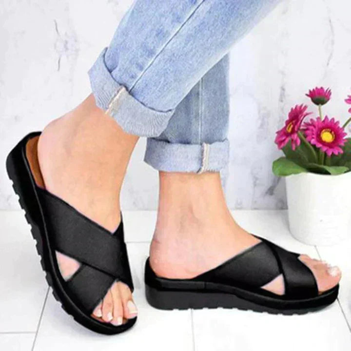 Women's Adjustable Sandals with Supportive Straps and Cushioned Sole