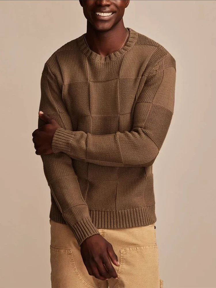 Cozy men's sweater with checkered pattern