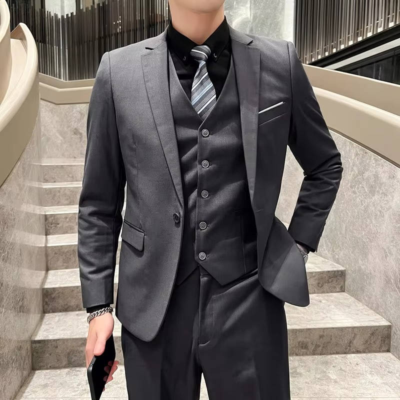 Men's Slim Fit Three-Piece Suit For Business And Formal Events Perfect For Professional Occasions