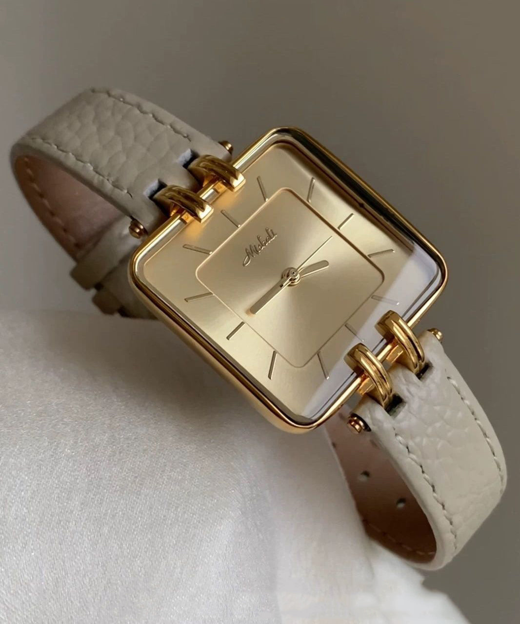 Montres mécaniques carrées en cuir beige faites à la main - TrendAura
