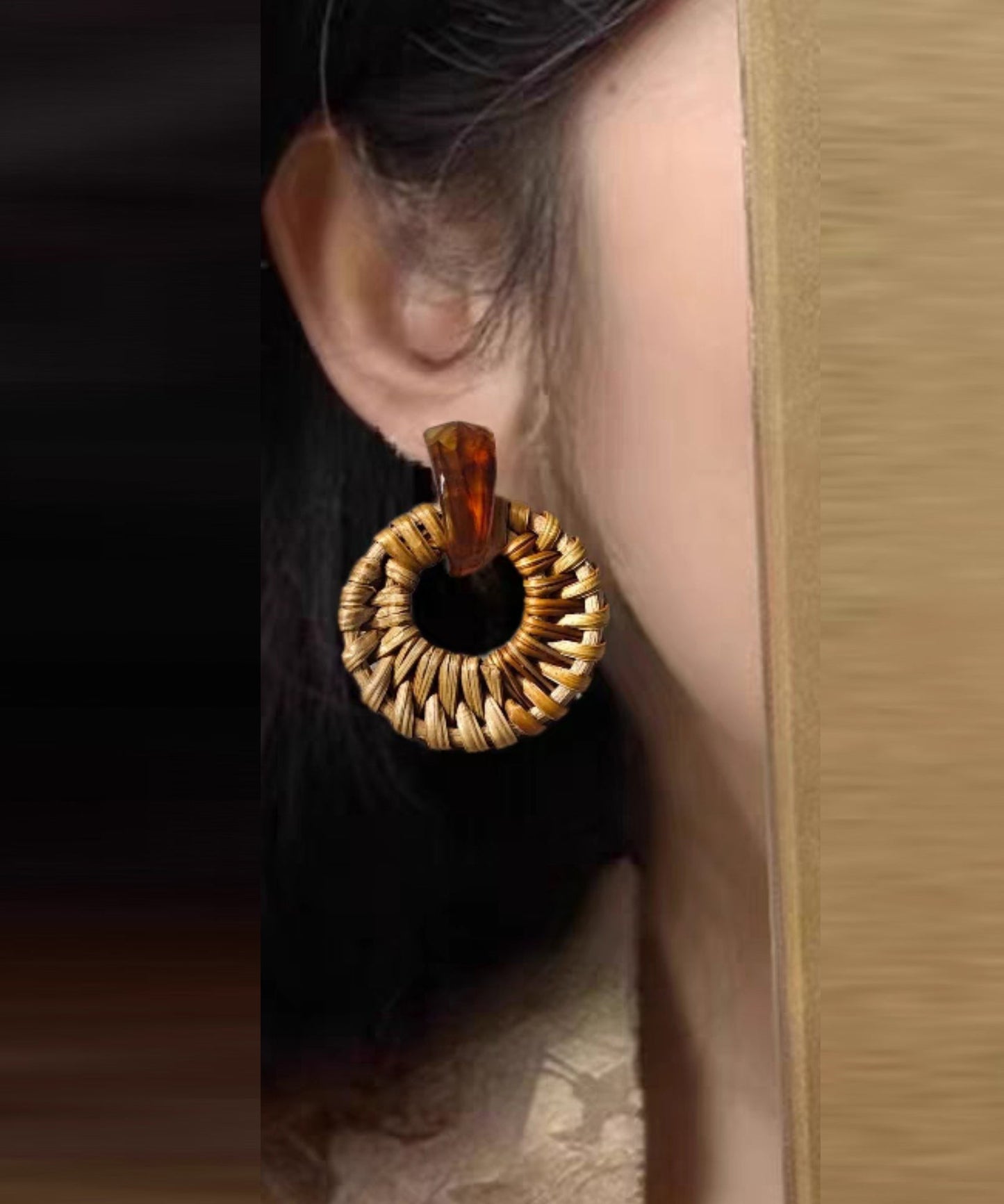 Boucles d'oreilles créoles tissées à la main en alliage jaune et bambou - TrendAura