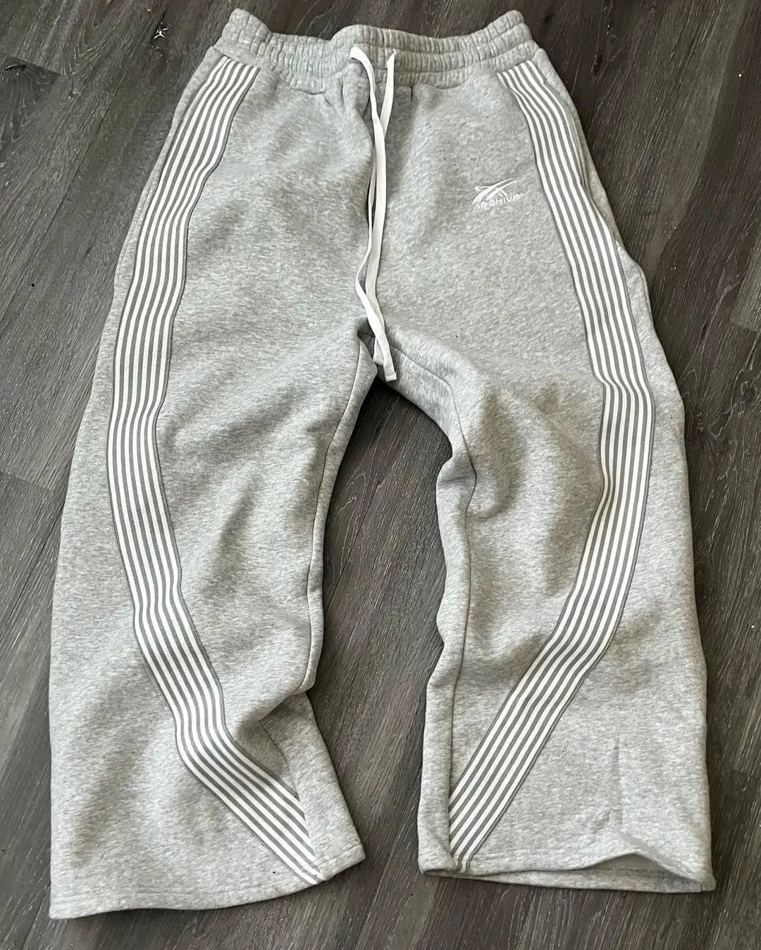 Eloura-Moda | Men's sweatpants with stripes