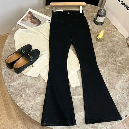 High-waisted women's jeans with wide leg