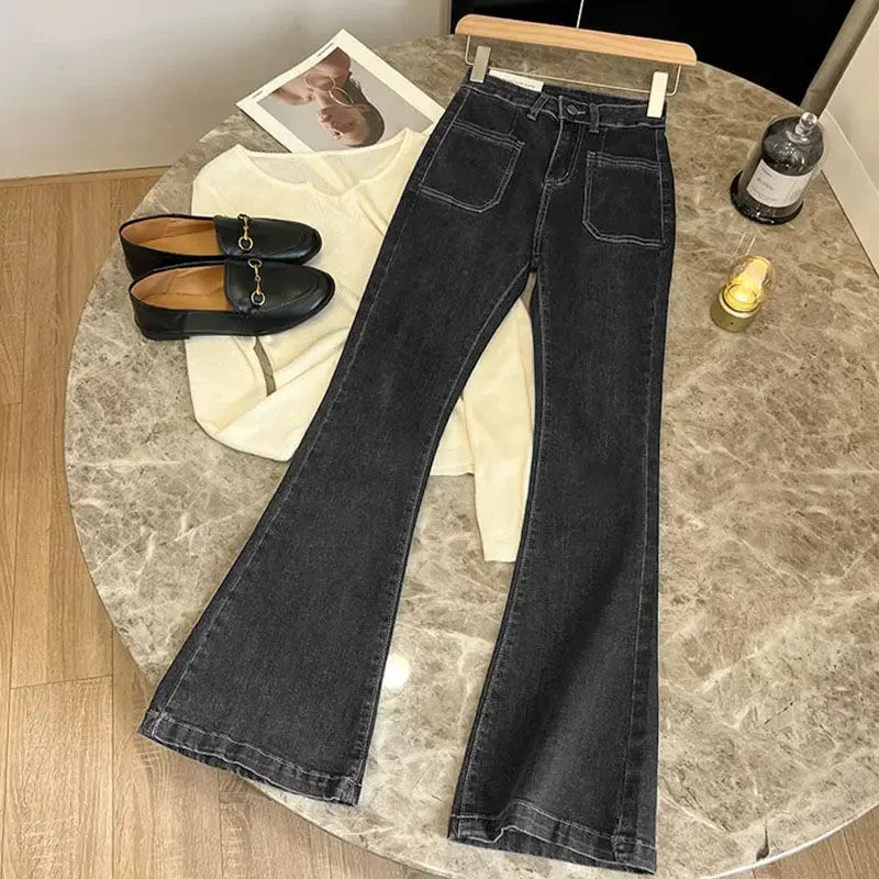 High-waisted women's jeans with wide leg