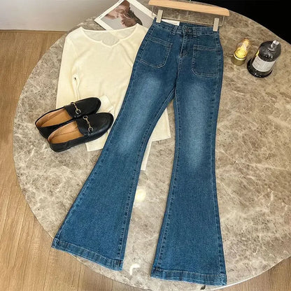 High-waisted women's jeans with wide leg