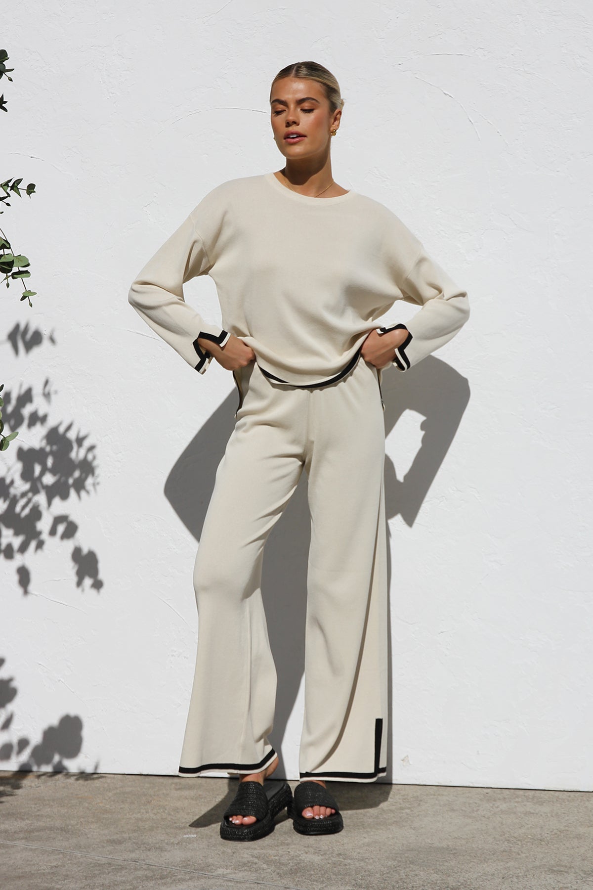 Women's Loungewear Set – Soft Knit – Relaxed Fit – Long-Sleeved Top & Straight Pants
