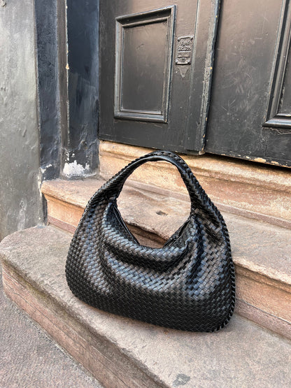 The woven handbag, a must-have