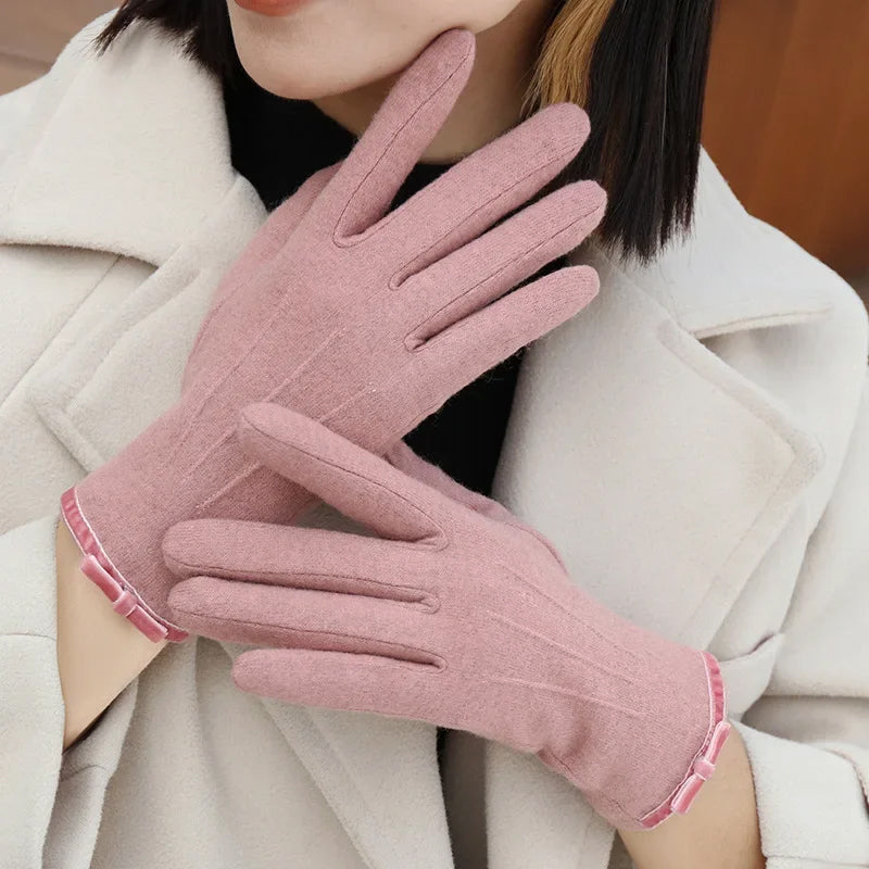 Isabelle Luxurious Cashmere Gloves for Women Warmth Soft Touch Hand Finished Craftsmanship and Elegant Winter Style