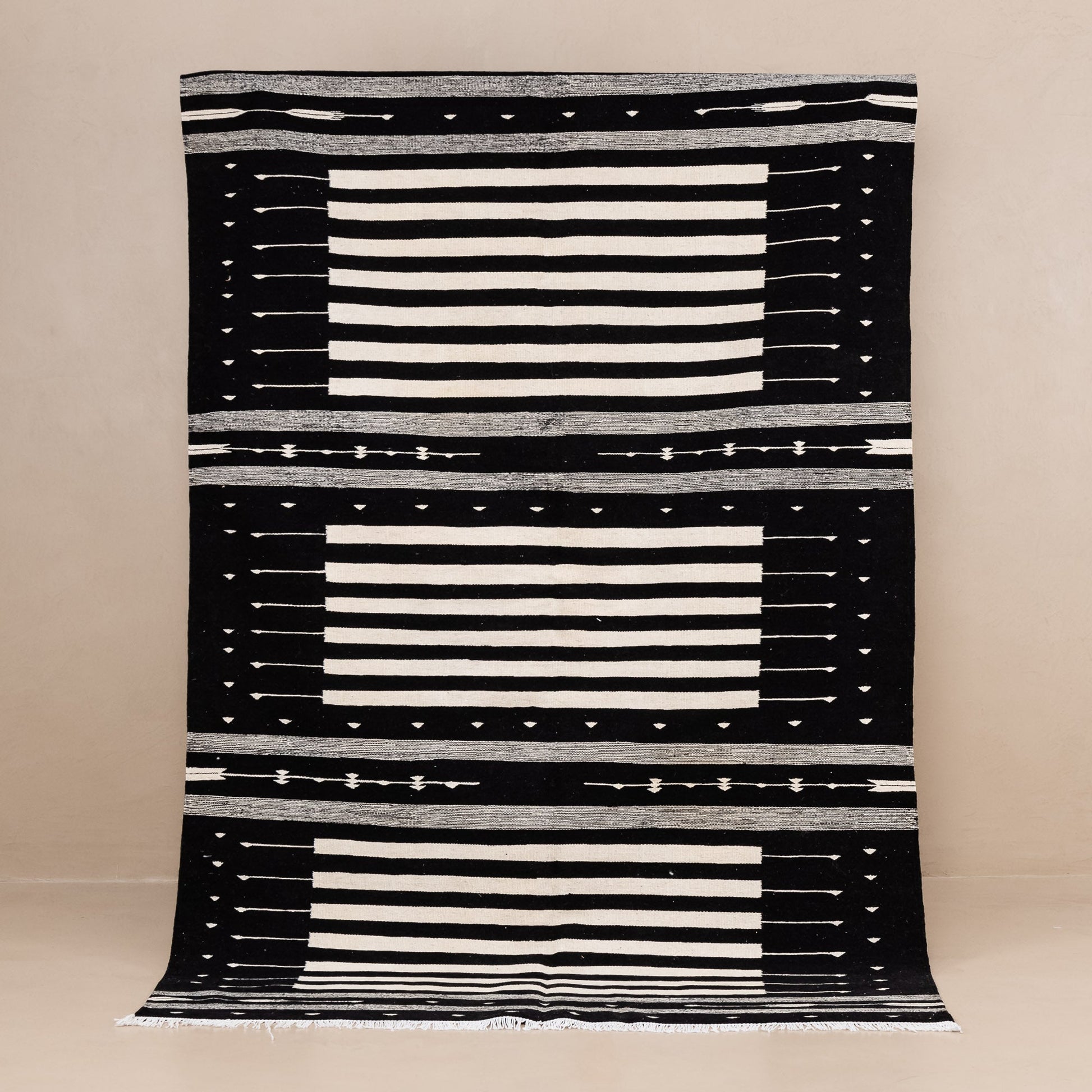 Rehhu - taznakht kilim rug - TrendAura