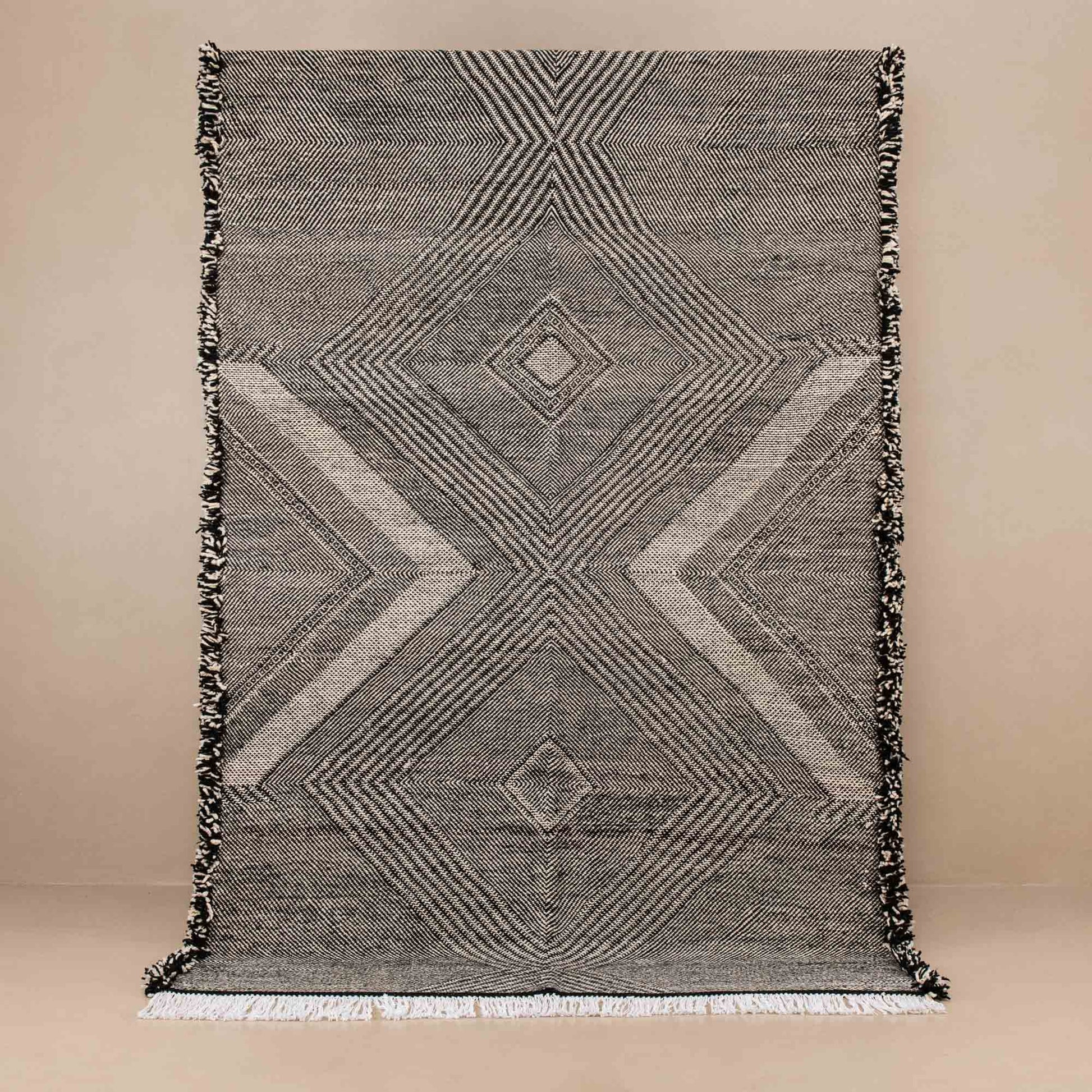 Wattas - taznakht kilim rug - TrendAura