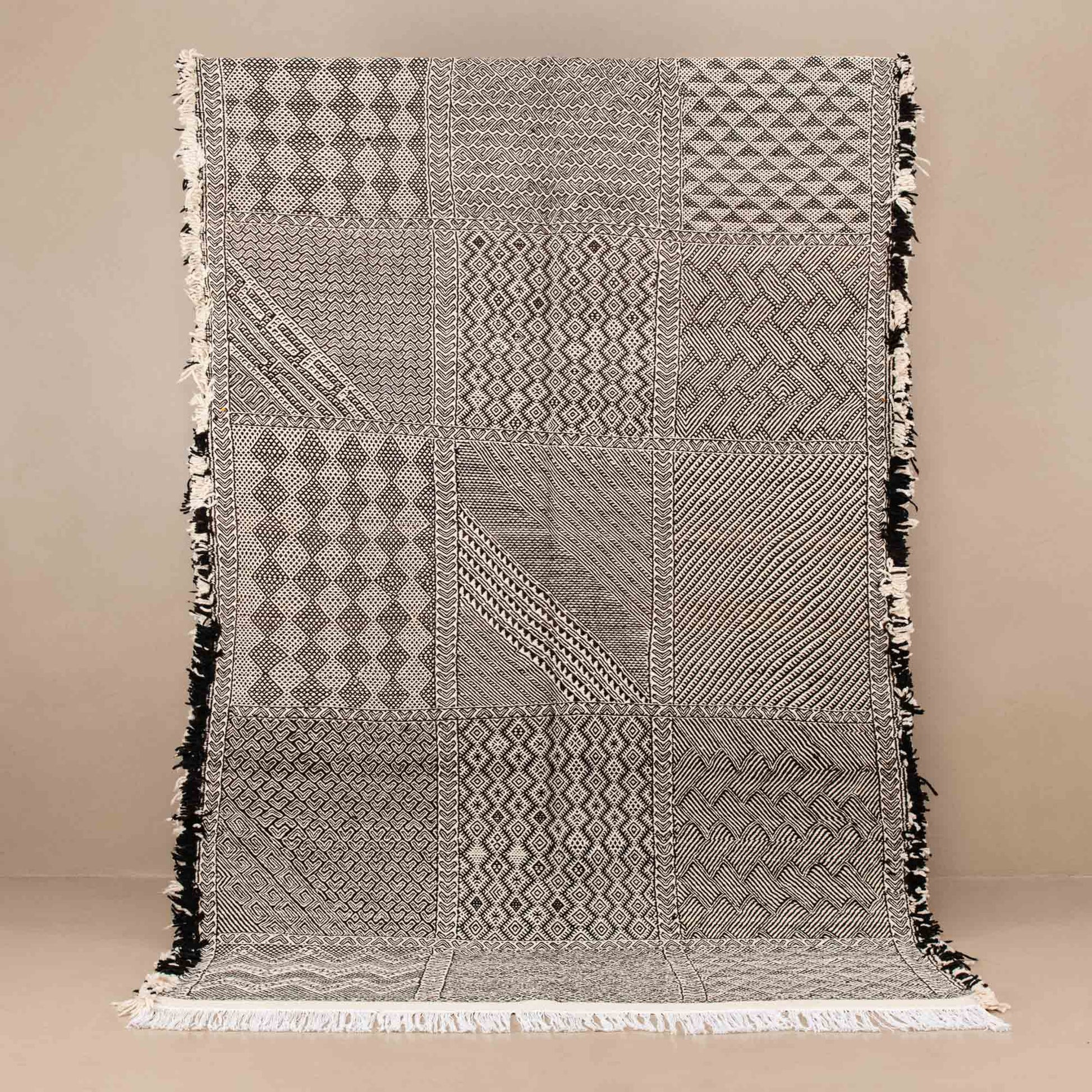 Souraya - taznakht kilim rug - TrendAura