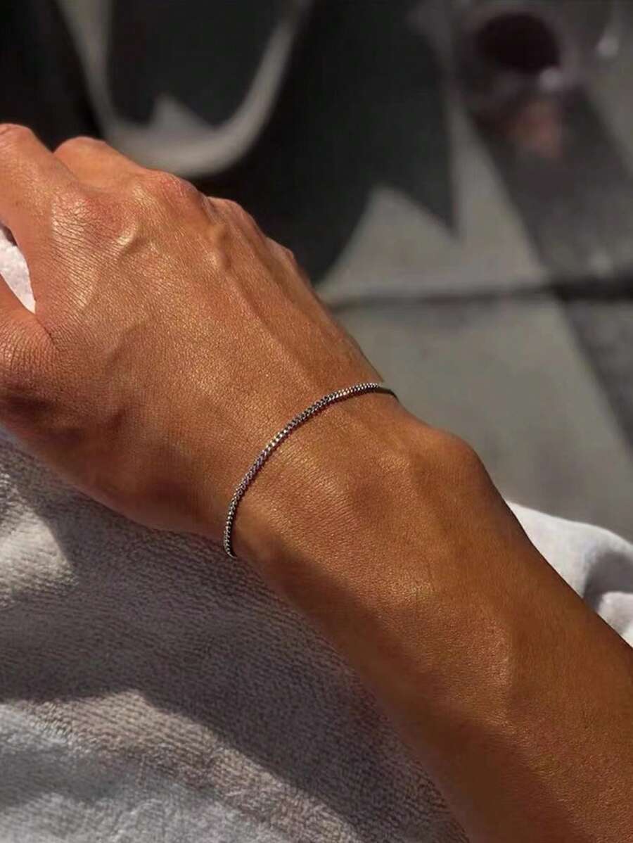 Classic stainless steel bracelet with chain design