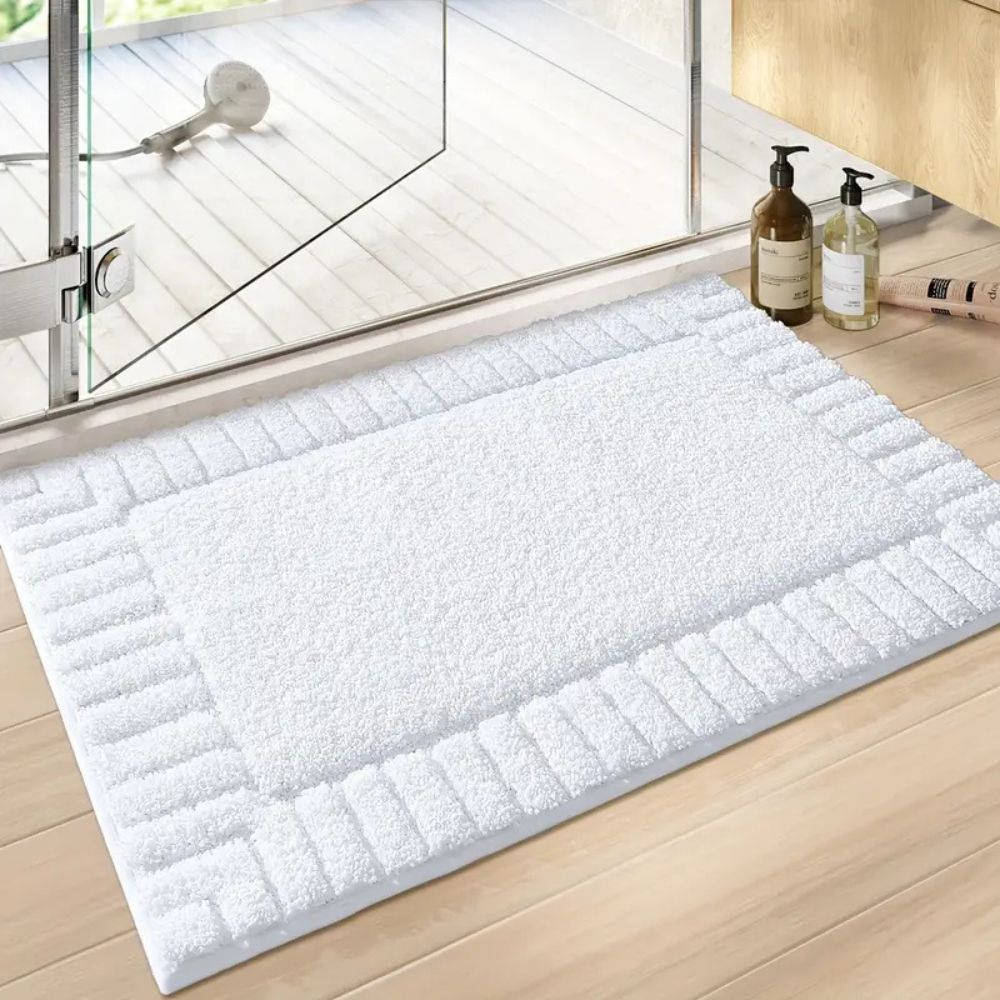 Minimalist Cotton Bath Rug With Non-Slip Backing