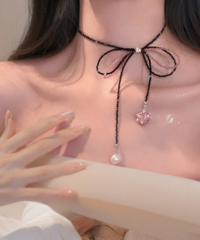Collier moderne avec pendentif en dentelle et perles en zircon noir - TrendAura